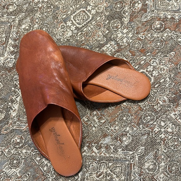 Shoes - Picture 2 of 3